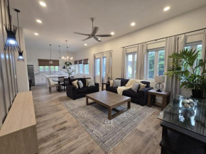 Sweet Lyford Home in Paradise with Chauffeur & Private Butler